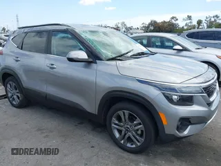 2021 Kia Seltos S z VIN KNDEU2AA0M7046633, wystawiony jako IAAI lot #42124474 z przebiegiem 88 572 mil mil oraz . Historia ofert i sprzedaży dostępna na DreamBid. Obrazek 1.