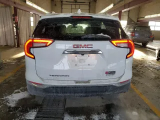 2022 GMC Terrain SLT z VIN 3GKALVEV1NL125357, wystawiony jako Copart lot #45694985 z przebiegiem 42 334 mil mil oraz Szkoda całkowita • Salvage title. Historia ofert i sprzedaży dostępna na DreamBid. Obrazek 6.