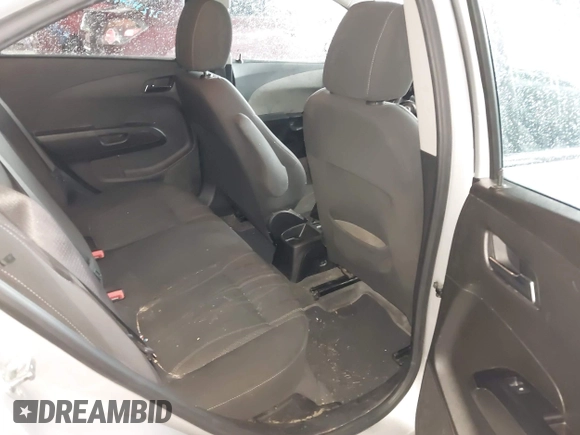 2019 Chevrolet Sonic LT z VIN 1G1JD5SB2K4144335, wystawiony jako IAAI lot #42479272 z przebiegiem 111 453 mil mil oraz . Historia ofert i sprzedaży dostępna na DreamBid. Obrazek 8.