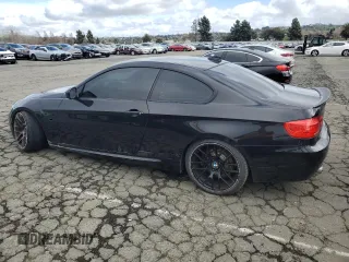 2012 BMW 3 Series 335i z VIN WBAKG7C50CE263260, wystawiony jako Copart lot #49528645 z przebiegiem 220 656 mil mil oraz Czysty tytuł • Clean title. Historia ofert i sprzedaży dostępna na DreamBid. Obrazek 2.