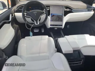 2016 Tesla Model X 70D z VIN 5YJXCAE27GF006668, wystawiony jako Copart lot #59637595 z przebiegiem 58 163 mil mil oraz Czysty tytuł • Clean title. Historia ofert i sprzedaży dostępna na DreamBid. Obrazek 8.