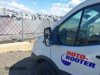 2015 Ford Transit Cargo z VIN 1FTNR1ZM1FKA46909, wystawiony jako IAAI lot #42092389 z przebiegiem 216 806 mil mil oraz . Historia ofert i sprzedaży dostępna na DreamBid. Obrazek 6.