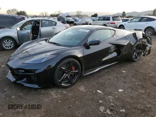 2023 Chevrolet Corvette 2LZ z VIN 1G1YE2D33P5602868, wystawiony jako Copart lot #85076354 z przebiegiem 4 825 mil mil oraz Szkoda całkowita • Salvage title. Historia ofert i sprzedaży dostępna na DreamBid. Obrazek 1.