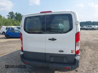 2015 Ford Transit Cargo z VIN 1FTNR1ZM5FKA65799, wystawiony jako IAAI lot #42473586 z przebiegiem 99 756 mil mil oraz . Historia ofert i sprzedaży dostępna na DreamBid. Obrazek 16.