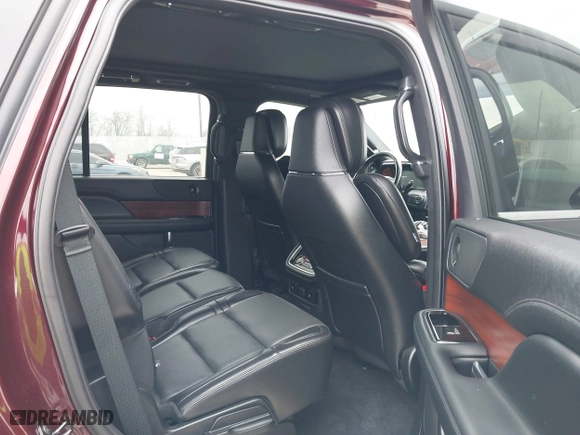 2021 Lincoln Navigator Reserve with VIN 5LMJJ2LT2MEL17430, listed as a IAAI auction lot 41623672 with 21,706 mi miles. Bid and sale history available at carsss.com. Image 8.
