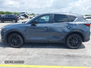 2024 Mazda CX-5 S Carbon Edition z VIN JM3KFBCLXR0521353, wystawiony jako IAAI lot #42351444 z przebiegiem 17 270 mil mil oraz . Historia ofert i sprzedaży dostępna na DreamBid. Obrazek 14.