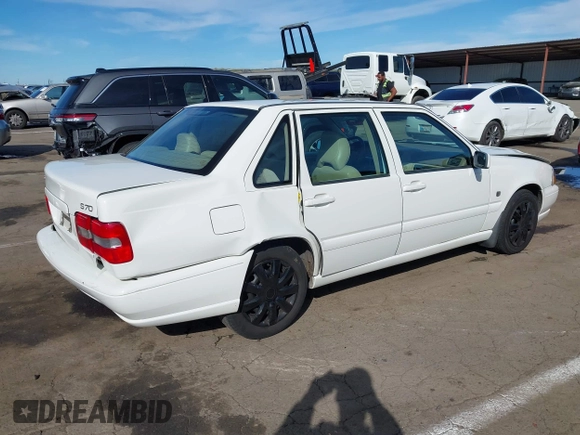 1999 Volvo S70 z VIN YV1LS55A8X1580392, wystawiony jako IAAI lot #41623528 z przebiegiem 77 806 mil mil oraz . Historia ofert i sprzedaży dostępna na DreamBid. Obrazek 4.