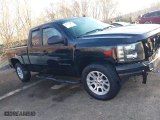 2011 Chevrolet Silverado 1500 LT with VIN 1GCRCSE06BZ300806, listed as a IAAI auction lot 41717597 with 153,697 mi miles. Bid and sale history available at carsss.com. Image 14.