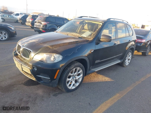 2011 BMW X5 35i with VIN 5UXZV4C54BL402935, listed as a IAAI auction lot 41198827 with 120,157 mi miles. Bid and sale history available at carsss.com. Image 2.
