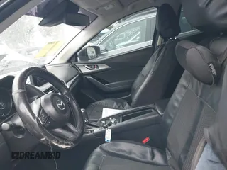 2018 Mazda 3 Sport z VIN 3MZBN1K76JM212245, wystawiony jako IAAI lot #42348528 z przebiegiem 77 994 mil mil oraz . Historia ofert i sprzedaży dostępna na DreamBid. Obrazek 18.