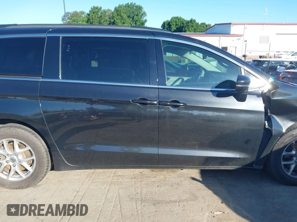 2022 Chrysler Pacifica Touring L with VIN 2C4RC1BG9NR117538, listed as a IAAI auction lot 42318518 with 103,311 mi miles and . Bid and sale history available at DreamBid. Image 14.