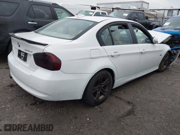 2008 BMW 3 Series 328xi z VIN WBAVC73538A236710, wystawiony jako IAAI lot #41961228 z przebiegiem 76 686 mil mil oraz . Historia ofert i sprzedaży dostępna na DreamBid. Obrazek 4.