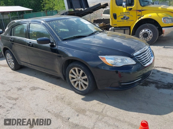 2013 Chrysler 200 Touring z VIN 1C3CCBBB1DN546558, wystawiony jako IAAI lot #42188477 z przebiegiem 164 678 mil mil oraz . Historia ofert i sprzedaży dostępna na DreamBid. Obrazek 1.