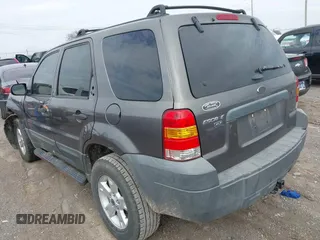 2005 Ford Escape XLT with VIN 1FMYU03155KB15647, listed as a IAAI auction lot 41865555 with 1 mi miles. Bid and sale history available at carsss.com. Image 3.