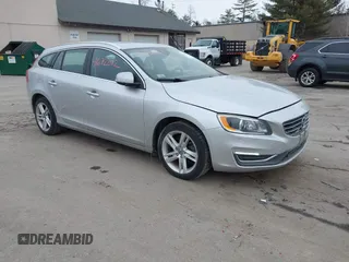 2015 Volvo V60 T5 Drive-E Platinum with VIN YV126MED4F1206414, listed as a IAAI auction lot 41672012 with 180,924 mi miles. Bid and sale history available at carsss.com. Image 1.
