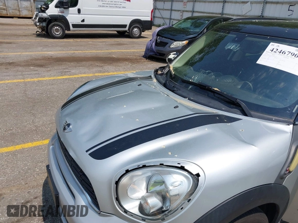 2012 MINI Countryman S with VIN WMWZC5C54CWM13119, listed as a IAAI auction lot 42467904 with 115,531 mi miles and . Bid and sale history available at DreamBid. Image 6.