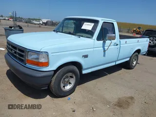 1996 Ford F-150 z VIN 1FTEF15N8TLB31839, wystawiony jako IAAI lot #42100967 z przebiegiem 236 415 mil mil oraz . Historia ofert i sprzedaży dostępna na DreamBid. Obrazek 2.