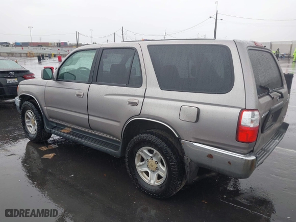 2001 Toyota 4Runner SR5 with VIN JT3GN86R210208231, listed as a IAAI auction lot 41713416 with 281,993 mi miles. Bid and sale history available at carsss.com. Image 3.