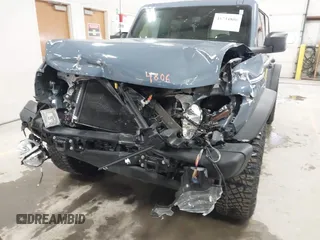 2023 Ford Bronco z VIN 1FMDE4DH2PLA40790, wystawiony jako IAAI lot #41734806 z przebiegiem 19 913 mil mil oraz . Historia ofert i sprzedaży dostępna na DreamBid. Obrazek 6.