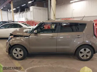2015 Kia Soul with VIN KNDJN2A28F7124244, listed as a IAAI auction lot 41733327 with 109,852 mi miles. Bid and sale history available at carsss.com. Image 15.