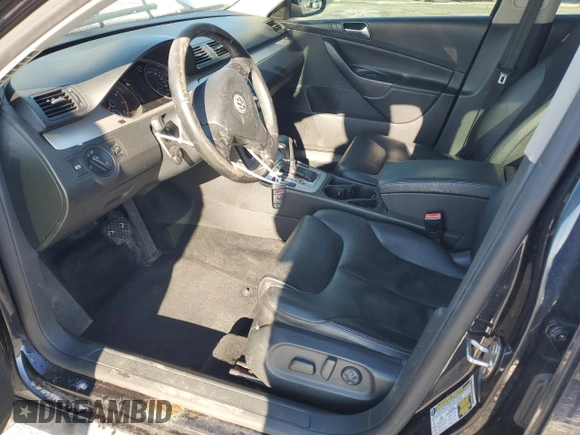 2009 Volkswagen Passat Komfort z VIN WVWJK73C79P056163, wystawiony jako Copart lot #42095525 z przebiegiem 132 709 mil mil oraz Szkoda całkowita • Salvage title. Historia ofert i sprzedaży dostępna na DreamBid. Obrazek 7.