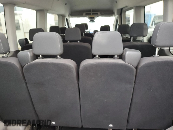 2020 Ford Transit Passenger XL z VIN 1FBAX2C86LKA40321, wystawiony jako Copart lot #44990275 z przebiegiem 156 209 mil mil oraz Czysty tytuł • Clean title. Historia ofert i sprzedaży dostępna na DreamBid. Obrazek 10.