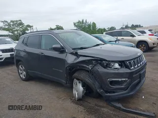 2020 Jeep Compass Latitude с VIN 3C4NJDBB4LT205322, выставлен на аукционе IAAI как лот 42589298 с пробегом 50 665 миль миль и . История ставок и продаж доступна на DreamBid. Изображение 1.
