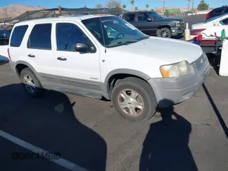 2001 Ford Escape XLT with VIN 1FMYU04181KD97470, listed as a IAAI auction lot 41896246 with 123,880 mi miles. Bid and sale history available at carsss.com. Image 1.