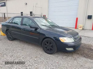 2002 Toyota Avalon XL with VIN 4T1BF28B42U248087, listed as a IAAI auction lot 42045427 with 290,170 mi miles. Bid and sale history available at carsss.com. Image 1.