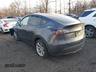 2024 Tesla Model Y Long Range with VIN 7SAYGDEE2RA217008, listed as a IAAI auction lot 41245093 with 17,773 mi miles. Bid and sale history available at carsss.com. Image 3.