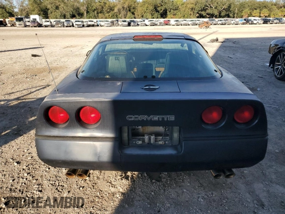 1988 Chevrolet Corvette z VIN 1G1YY2183J5110937, wystawiony jako Copart lot #87162404 z przebiegiem 57 939 mil mil oraz Czysty tytuł • Clean title. Historia ofert i sprzedaży dostępna na DreamBid. Obrazek 6.
