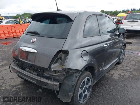 2017 FIAT 500e z VIN 3C3CFFGE5HT697541, wystawiony jako IAAI lot #42139647 z przebiegiem 61 623 mil mil oraz . Historia ofert i sprzedaży dostępna na DreamBid. Obrazek 4.