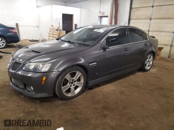 2009 Pontiac G8 z VIN 6G2ER57739L205634, wystawiony jako Copart lot #58935145 z przebiegiem 181 490 mil mil oraz Czysty tytuł • Clean title. Historia ofert i sprzedaży dostępna na DreamBid. Obrazek 1.