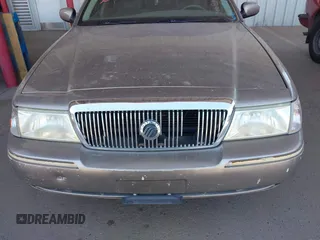 2004 Mercury Grand Marquis GS z VIN 2MEFM74W44X661154, wystawiony jako IAAI lot #42268675 z przebiegiem 236 456 mil mil oraz . Historia ofert i sprzedaży dostępna na DreamBid. Obrazek 6.