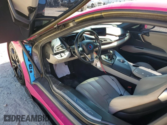 2015 BMW i8 with VIN WBY2Z2C5XFV674362, listed as a Copart auction lot 77100464 with 67,061 mi miles and Clean Title. Bid and sale history available at carsss.com. Image 8.