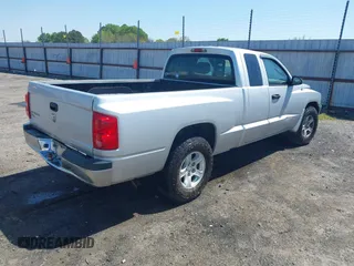 2005 Dodge Dakota SLT with VIN 1D7HE42K95S337682, listed as a IAAI auction lot 41905755 with 145,095 mi miles and . Bid and sale history available at carsss.com. Image 4.