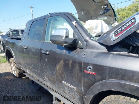 2020 Ram 2500 Laramie z VIN 3C6UR5NLXLG314141, wystawiony jako IAAI lot #42263978 z przebiegiem Nie podano mil oraz . Historia ofert i sprzedaży dostępna na DreamBid. Obrazek 12.