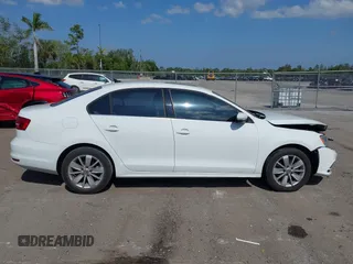 2015 Volkswagen Jetta SE z VIN 3VWD17AJXFM327152, wystawiony jako IAAI lot #42055458 z przebiegiem 69 412 mil mil oraz . Historia ofert i sprzedaży dostępna na DreamBid. Obrazek 14.