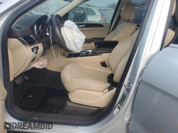 2019 Mercedes-Benz GLE 400 z VIN 4JGDA5GB1KB215389, wystawiony jako Copart lot #85123804 z przebiegiem 32 055 mil mil oraz Szkoda całkowita • Salvage title. Historia ofert i sprzedaży dostępna na DreamBid. Obrazek 7.