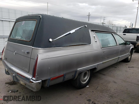 1995 Cadillac Fleetwood z VIN 1G6DW52P7SR707766, wystawiony jako Copart lot #88814915 z przebiegiem 140 958 mil mil oraz Czysty tytuł • Clean title. Historia ofert i sprzedaży dostępna na DreamBid. Obrazek 3.