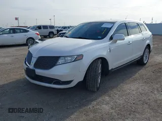 2014 Lincoln MKT EcoBoost z VIN 2LMHJ5AT2EBL57269, wystawiony jako IAAI lot #41440818 z przebiegiem 135 896 mil mil oraz . Historia ofert i sprzedaży dostępna na DreamBid. Obrazek 17.