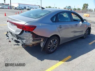 2023 Kia Forte LXS z VIN 3KPF24AD1PE621214, wystawiony jako IAAI lot #41970298 z przebiegiem 35 996 mil mil oraz . Historia ofert i sprzedaży dostępna na DreamBid. Obrazek 4.