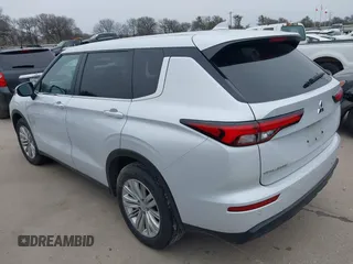 2024 Mitsubishi Outlander ES z VIN JA4J3UA86RZ007013, wystawiony jako IAAI lot #41643993 z przebiegiem 106 572 mil mil oraz . Historia ofert i sprzedaży dostępna na DreamBid. Obrazek 3.