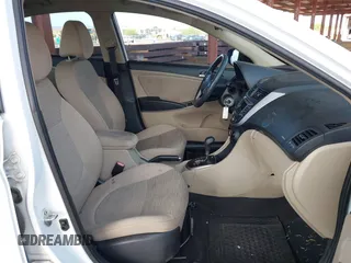 2016 Hyundai Accent SE z VIN KMHCT4AE8GU116292, wystawiony jako IAAI lot #42430290 z przebiegiem 127 084 mil mil oraz . Historia ofert i sprzedaży dostępna na DreamBid. Obrazek 5.