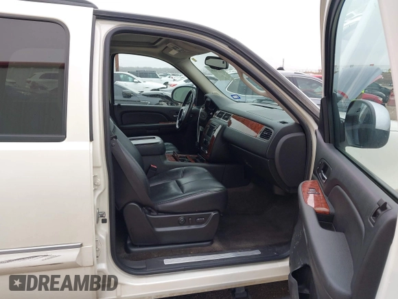 2008 Chevrolet Tahoe LTZ z VIN 1GNFK13018R177922, wystawiony jako IAAI lot #41526809 z przebiegiem 226 636 mil mil oraz . Historia ofert i sprzedaży dostępna na DreamBid. Obrazek 5.
