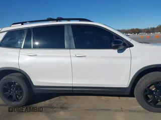 2023 Honda Passport TrailSport z VIN 5FNYF8H68PB007654, wystawiony jako IAAI lot #40816118 z przebiegiem 35 656 mil mil oraz . Historia ofert i sprzedaży dostępna na DreamBid. Obrazek 14.