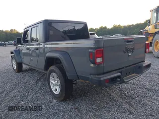 2023 Jeep Gladiator Sport S с VIN 1C6HJTAG0PL534130, выставлен на аукционе IAAI как лот 42842561 с пробегом 60 635 миль миль и . История ставок и продаж доступна на DreamBid. Изображение 3.