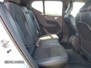 2021 Volvo XC40 R-Design z VIN YV4AC2HM4M2481361, wystawiony jako Copart lot #60087734 z przebiegiem 28 807 mil mil oraz Szkoda całkowita • Salvage title. Historia ofert i sprzedaży dostępna na DreamBid. Obrazek 10.