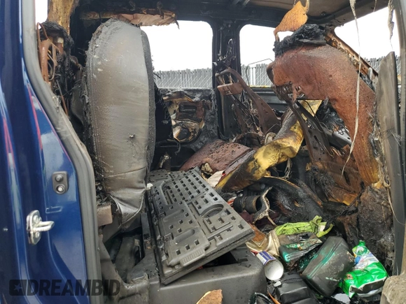 2017 Nissan Titan Pro-4X z VIN 1N6BA1F48HN538284, wystawiony jako Copart lot #58839655 z przebiegiem Nie podano mil oraz Nie do naprawy • Non repairable. Historia ofert i sprzedaży dostępna na DreamBid. Obrazek 10.