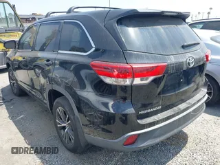 2018 Toyota Highlander LE with VIN 5TDZZRFH5JS284982, listed as a IAAI auction lot 42218539 with 76,868 mi miles and . Bid and sale history available at DreamBid. Image 3.